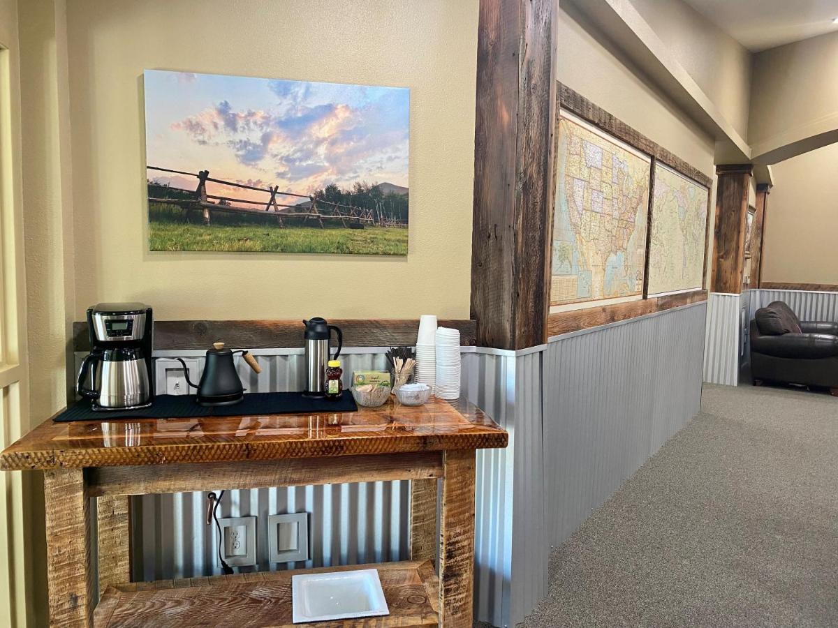 Red Rock Lodge Challis Экстерьер фото